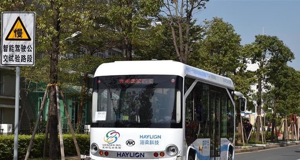 В Китае запустили первые беспилотные автобусы