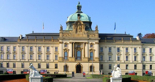 Кабинет министров Чехии подал в отставку