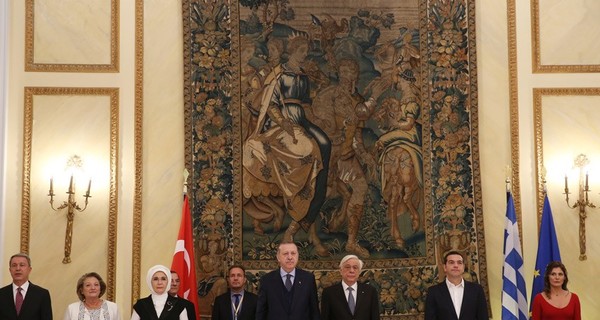 Президент Турции впервые за 65 лет приехал в Грецию 