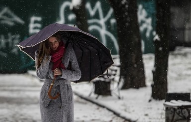 Неделя в Украине начинается с гололеда и сильного снега