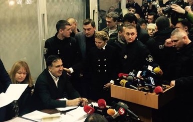 Тимошенко пришла в Печерский суд к Саакашвили, где в 2011 году судили ее