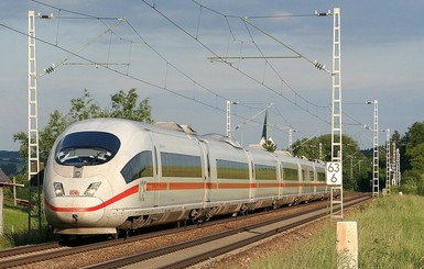 В Германии новый высокоскоростной поезд сломался в первый день работы
