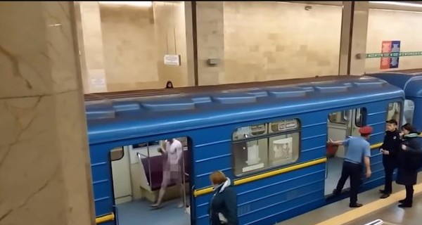 В Киеве голый мужчина попытался угнать поезд метро