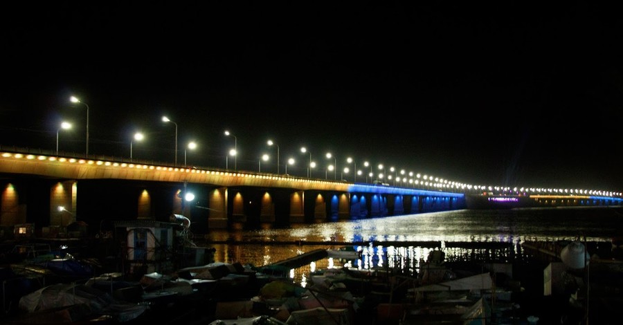 В Днепре презентовали уникальное динамическое освещение Кайдакского моста