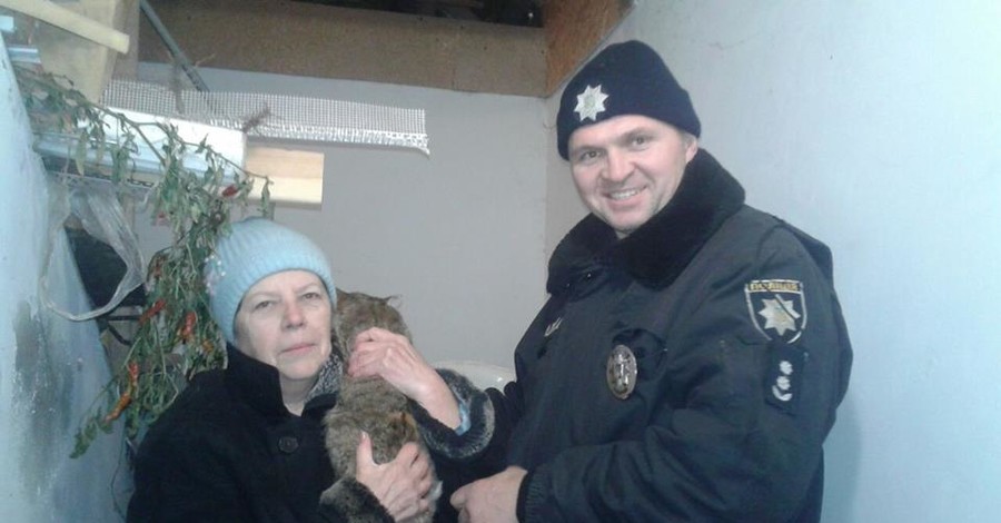 Кошку Дашу харьковские полицейские вызволяли из сарая всем отделом