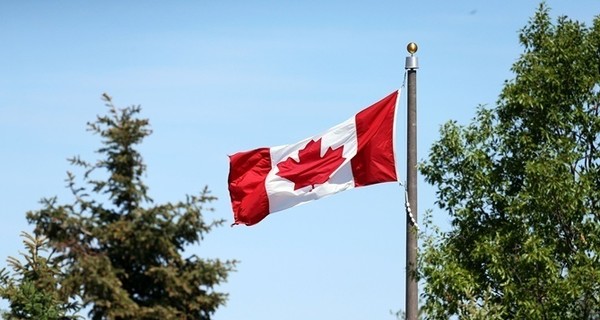 Парламент Канады рекомендовал правительству отменить визы для украинцев