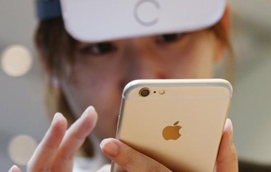 Правительство Франции запретило детям пользоваться смартфонами в школах