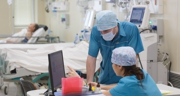 В Великобритании хирург оставлял свои инициалы на органах пациентов