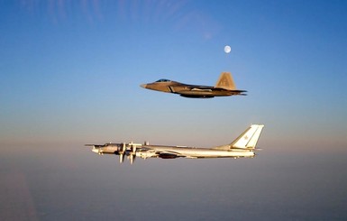 Два американских истребителя F-22 перехватили в Сирии российские Су-22