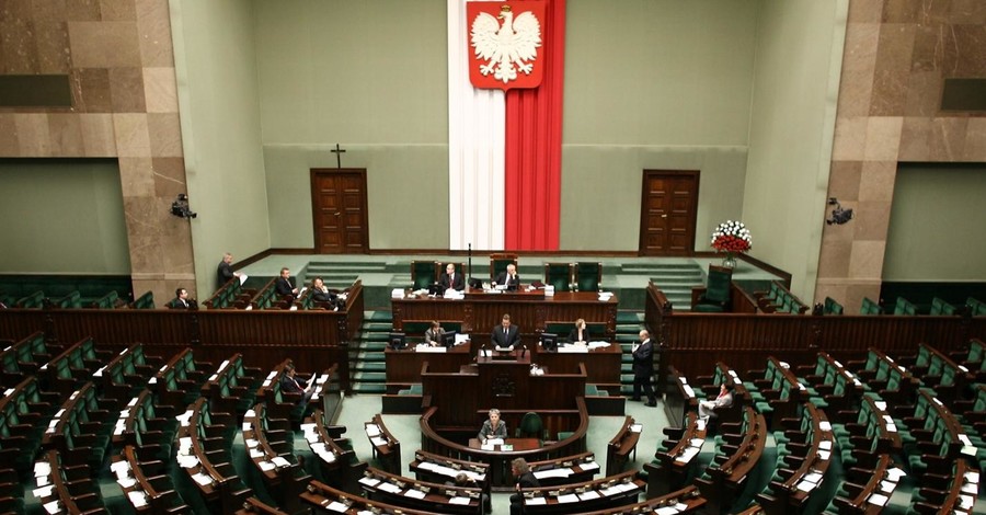 Сенат Польши принял закон о Верховном суде вопреки требованиям Еврокомиссии