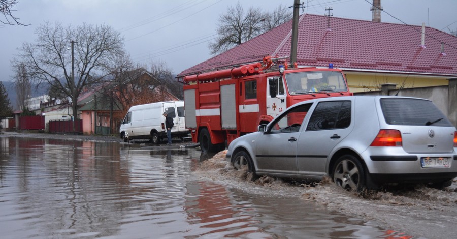 В Закарпатской области затопило 4 дороги и 278 домохозяйств, 