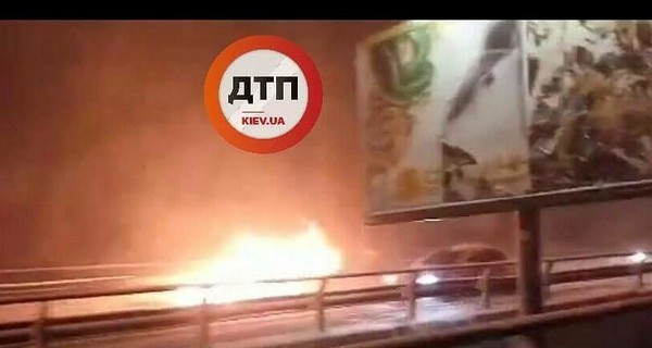 На Южном мосту в Киеве загорелся автомобиль - образовалась пробка