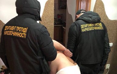 Во Львовской области задержали супругов-учителей, которые продавали наркотики