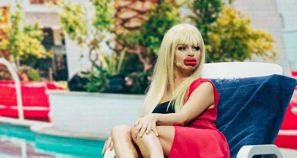 Как актриса 