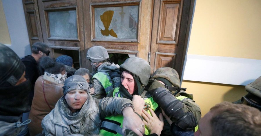 Полиция установит, что за газ применили у Октябрьского дворца, от которого падали в обморок