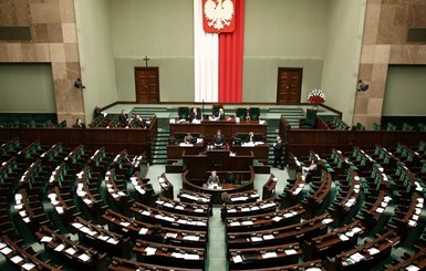 Евросоюз начал рассматривать санкции в отношении Польши