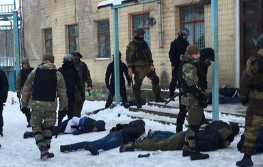 В Винницкой области 20 человек с оружием пытались захватить предприятие