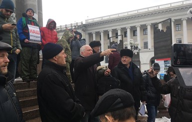 В центре Киева устроили акцию против радикальных протестов