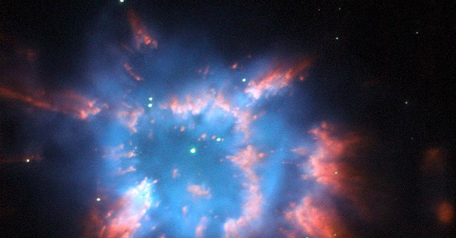 NASA показало фото туманности в форме рождественской звезды