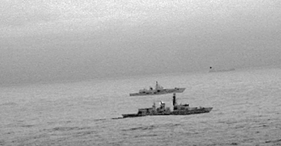 Британский фрегат сопровождает российский военный корабль в Северном море