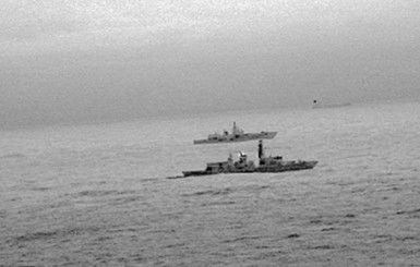 Британский фрегат сопровождает российский военный корабль в Северном море