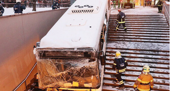 Авария с автобусом в Москве: все версии и подробности
