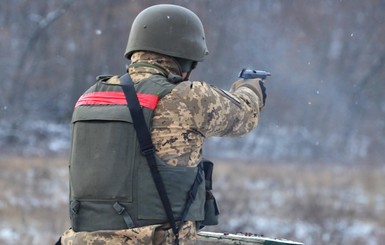 Новогоднее перемирие в зоне АТО: погиб военный, еще трое - ранены