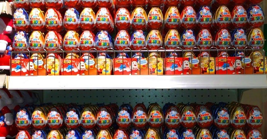 Из львовского супермаркета украли 220 киндер-сюрпризов