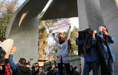 В Иране из-за протестов отключили Интернет