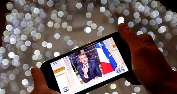 Президент Франции решил бороться с фейковыми новостями