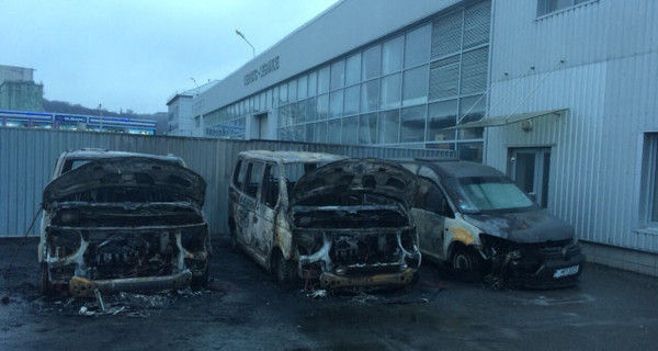В Киеве сожгли машины “муниципальной полиции”