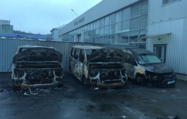 В Киеве сожгли машины “муниципальной полиции”