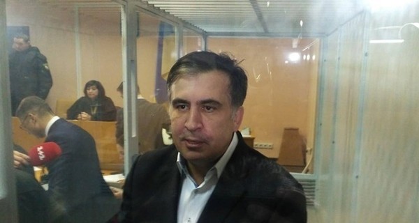 Суд Тбилиси приговорил Саакашвили к 3 годам лишения свободы