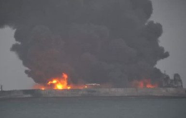 У Китая столкнулись два судна, 32 человека пропали