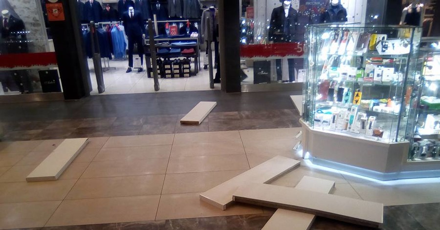В Луцке обрушился потолок в торгово-развлекательном центре 
