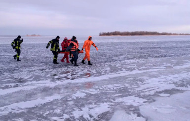 В Черкассах двое подростков провалились под лед