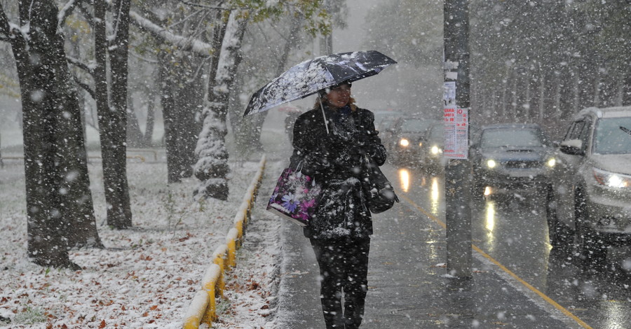 Украинцев предупредили о сильных снегопадах, метелях и гололеде
