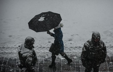 Шквальный ветер, снежные заносы и сходы лавин: погода готовит Украине  новые 
