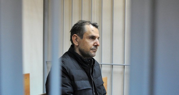 Напавшего с ножом на журналистку 