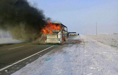 52 человека сгорели в автобусе из-за двери, которую заклинило