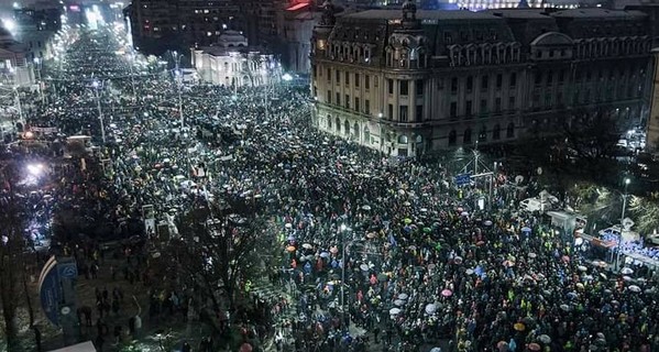 В Румынии тысячи людей снова вышли на улицы в знак протеста
