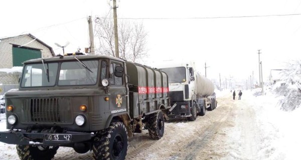 В Запорожской области вдоль трассы скопилось 166 машин