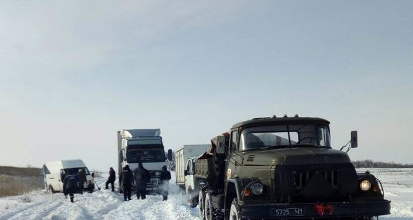 Запорожскую область замело: транспорт пустили в объезд автодороги Васильевка - Бердянск 