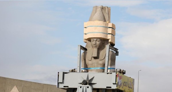 В Каире снова перенесли гигантскую статую Рамзеса Второго