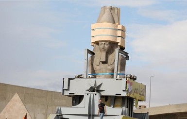 В Каире снова перенесли гигантскую статую Рамзеса Второго