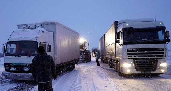 Водителям фур закрыли въезд в Киев