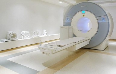 В Индии пациента больницы засосало в аппарат МРТ