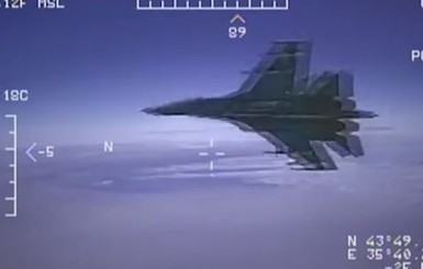 США показали видео опасных маневров российского истребителя