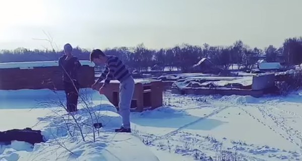 Черниговский подросток совершил двойное сальто с крыши