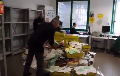 В Италии в доме почтальона нашли полтонны писем